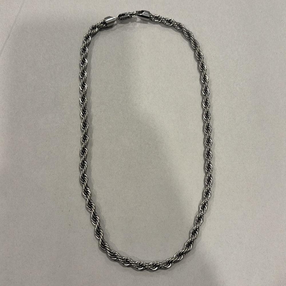 GLD Rope Chain Necklace - Picture 5 of 8
